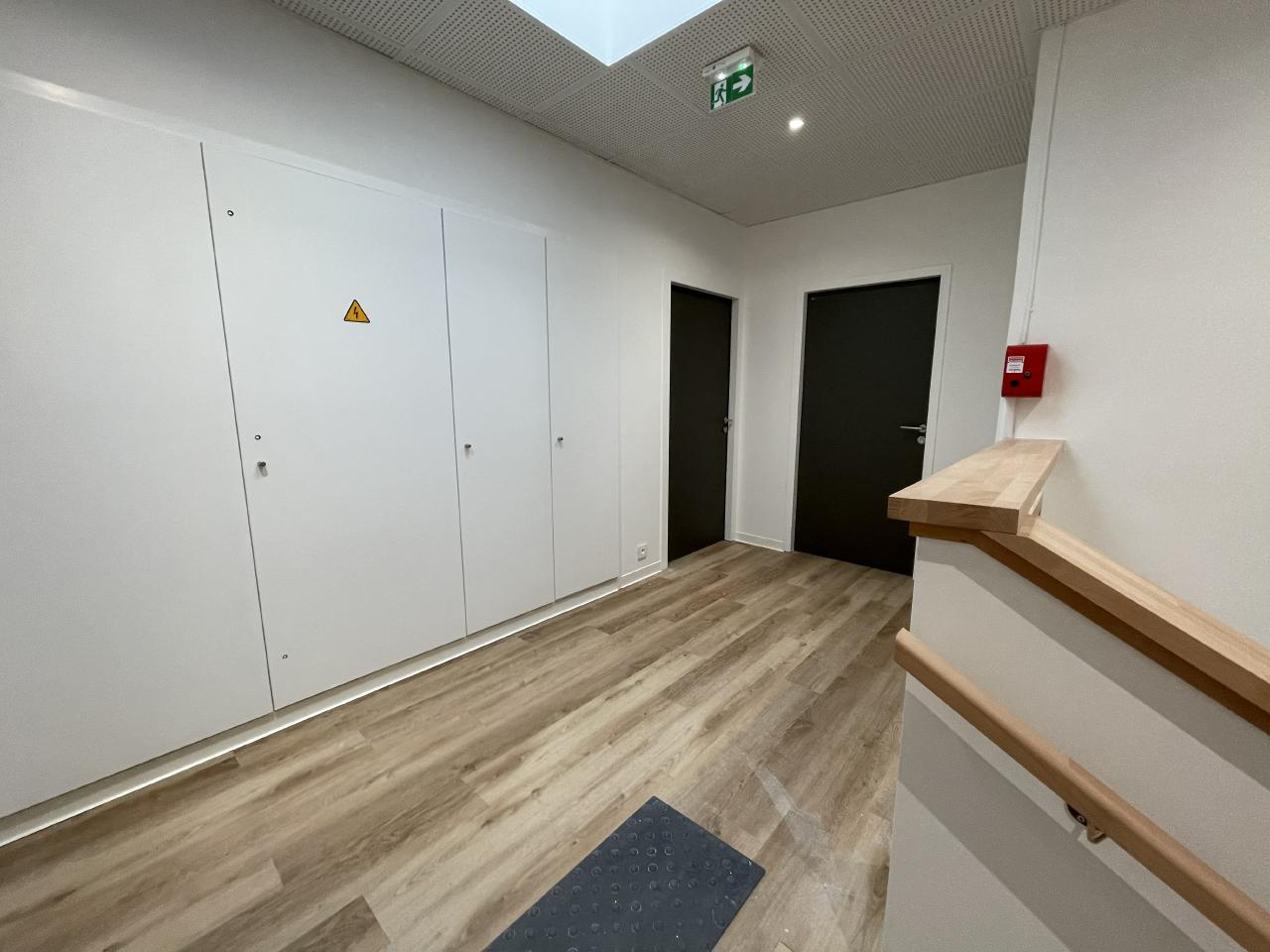 Bureau Éguilles 829m² Location bureau Éguilles Bouches-du-Rhône OLBUR2311990 5